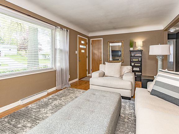 4th image of 2705 Seely Ave SE