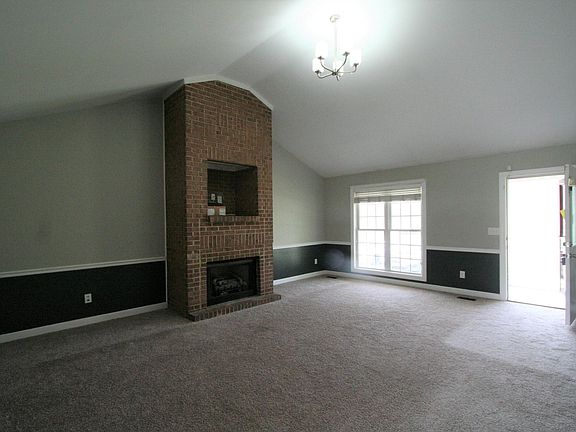 Liviing room is vaulted