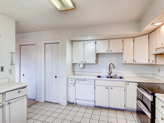 4th image of 164 Willow Pl
