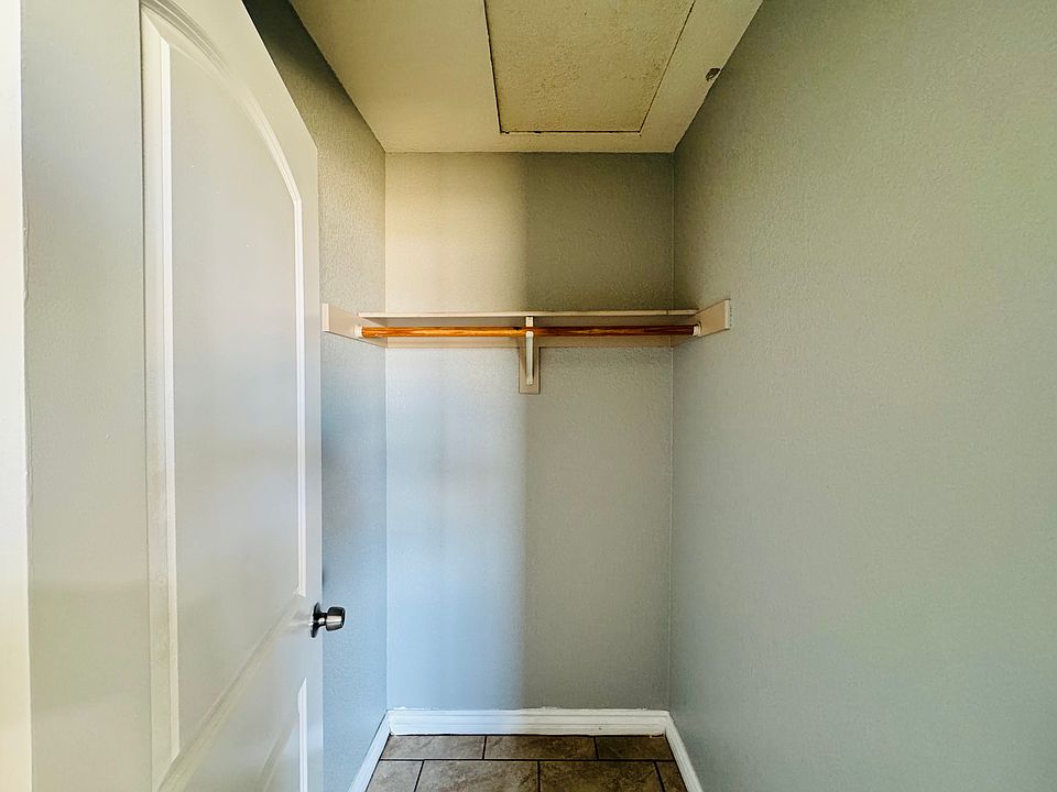 2nd image of 8442 Columbine Ave #B