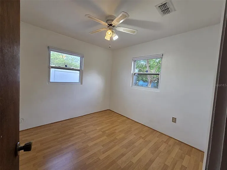 7216 James St — Photo 13