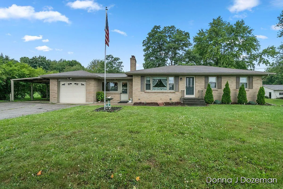 2581 Kinney Ave NW photo 1