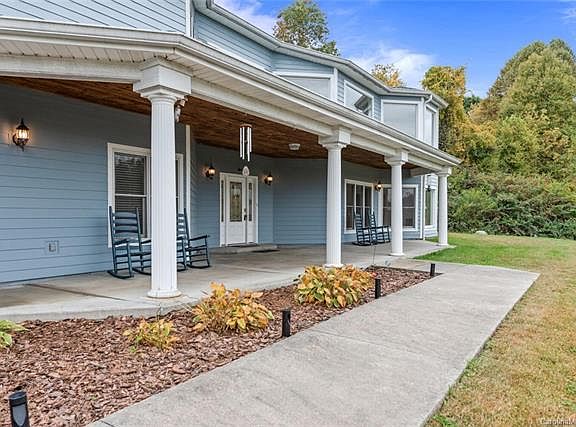 3rd image of 116 Pond View Dr