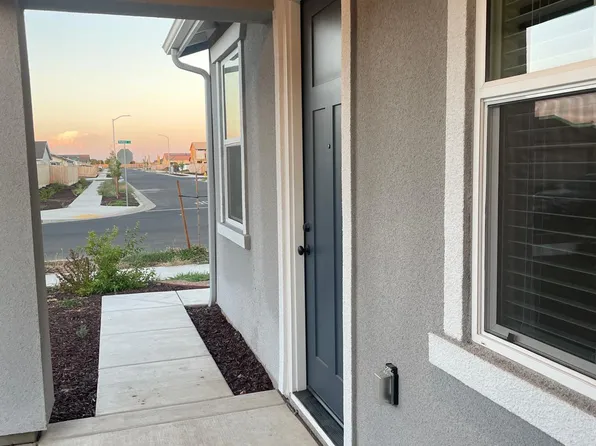 87 Blueberry Ln, Merced, CA