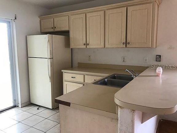 5th image of 908 Roseman Ct