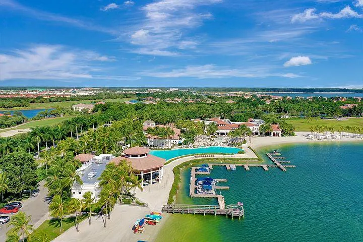 3 bed, 3.5 bath, 3054 sqft, $15,000 — Photo 2