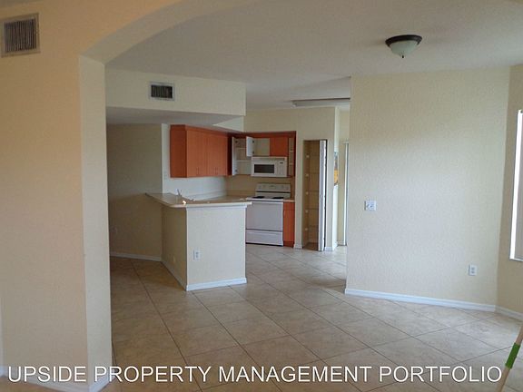 2nd image of 2208 Belmont Ln
