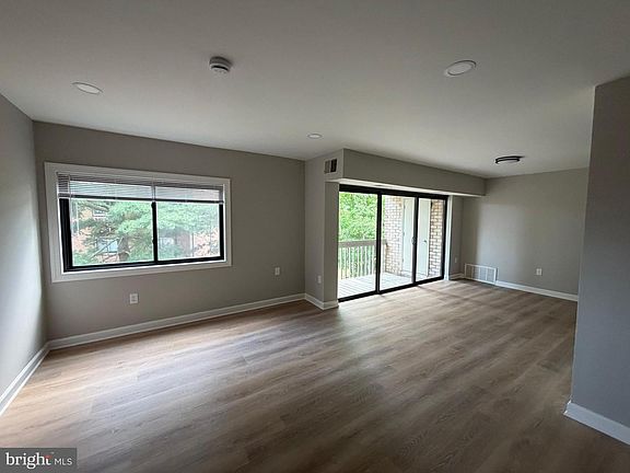 3rd image of 6310 Hil Mar Dr Unit 10