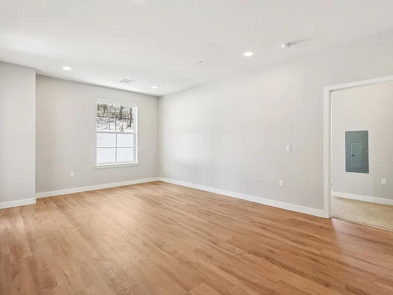 Berkshire Apartments — Photo 78