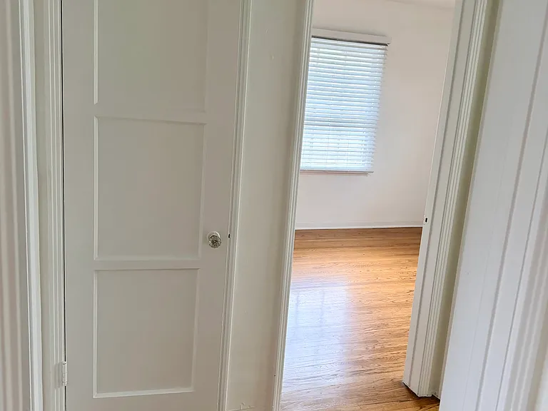 4319 Cahuenga Blvd — Photo 15