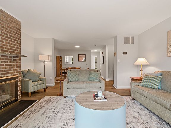 3rd image of 1608 Key Blvd