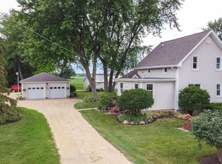 350 N Wooster St, Capron, IL 61012