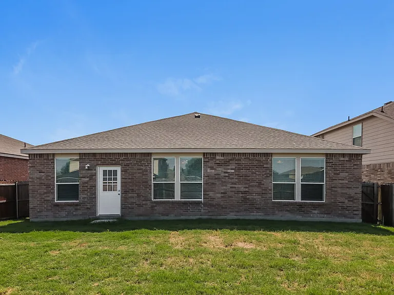 1724 Gayla Creek Dr — Photo 16