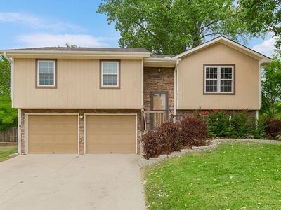 1419 E 1st St, Tonganoxie, KS, 66086