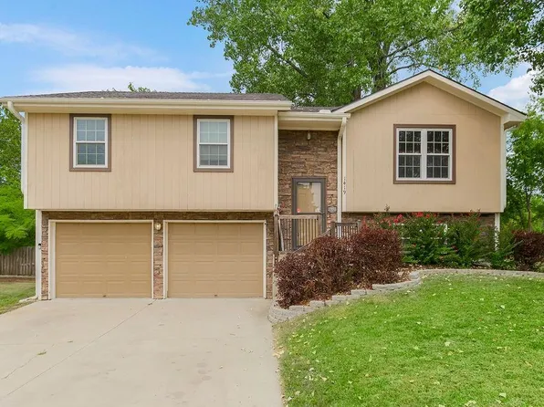 1419 E 1st St, Tonganoxie, KS 66086