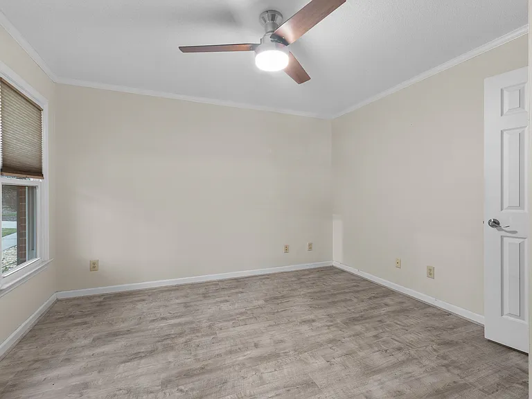 502 Westfield Ln — Photo 6