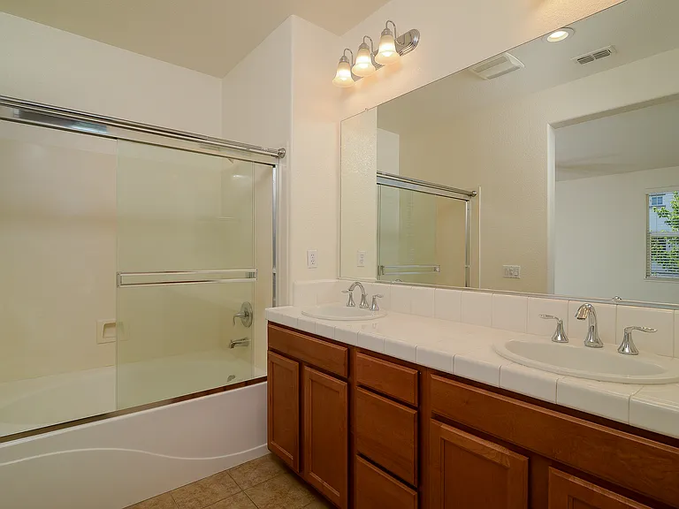 2300 Las Palomas Loop — Photo 13