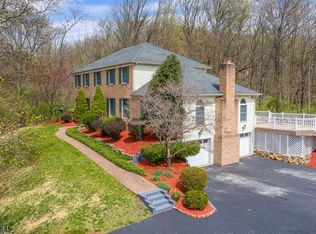 19 Woodbrook Dr, Hampton, NJ 08827