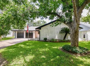 162 Bluebonnet St, Sugar Land, TX 77478