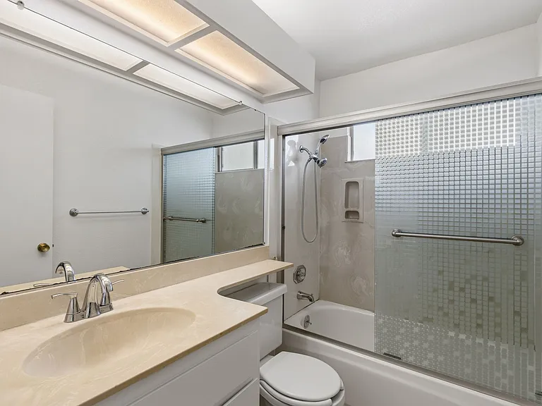 Upstairs full bath
