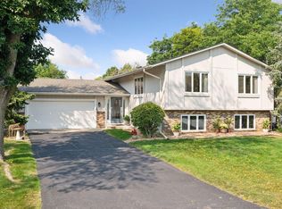 7365 Autumn Chace Cir, Bloomington, MN 55438