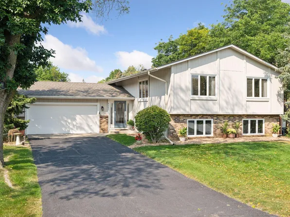 7365 Autumn Chace Cir, Bloomington, MN 55438
