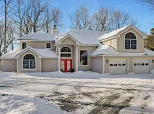 412 Canoebrook Dr, Lords Valley, PA 18428