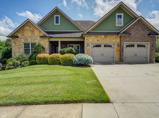 2085 Sawyers Pond Dr, Johnson City, TN 37601