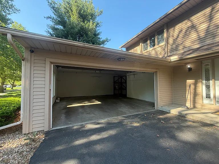 2405 Whitechapel Dr — Photo 12