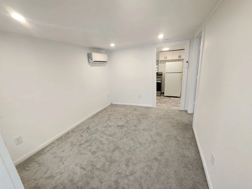 1 bed, 400 sqft, $900 — Photo 4