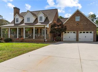 2710 Piney Mountain Rd, Walnut Cove, NC 27052