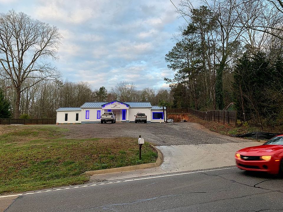 2nd image of 2793 Reinhardt College Pkwy