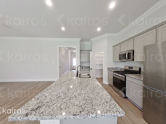 4th image of 124 Aubergine Ln
