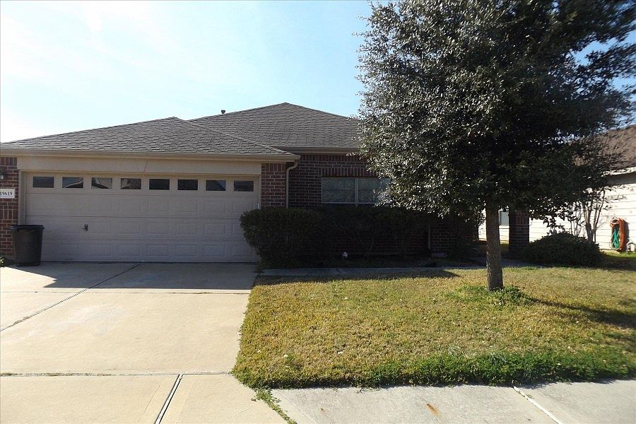 1st image of 19619 Hollington Dr