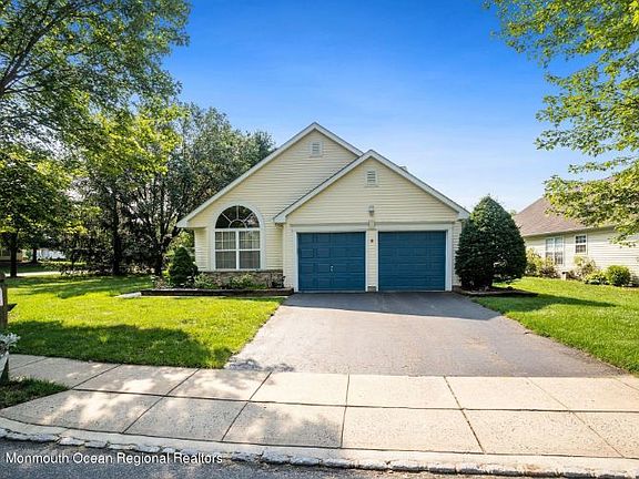 3rd image of 2683 Lancaster Ln