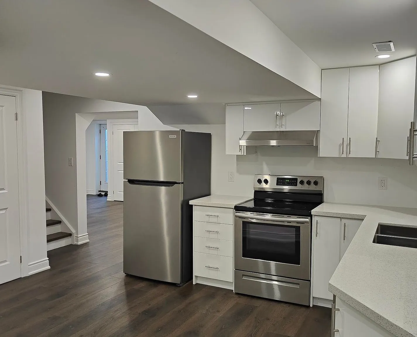 3 bed, $1,900 — Photo 2