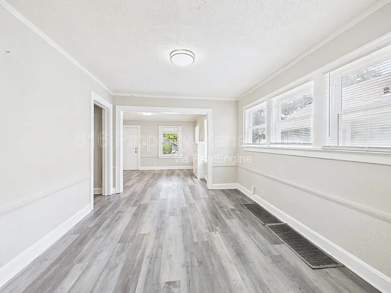 5636 Garfield Ave — Photo 7