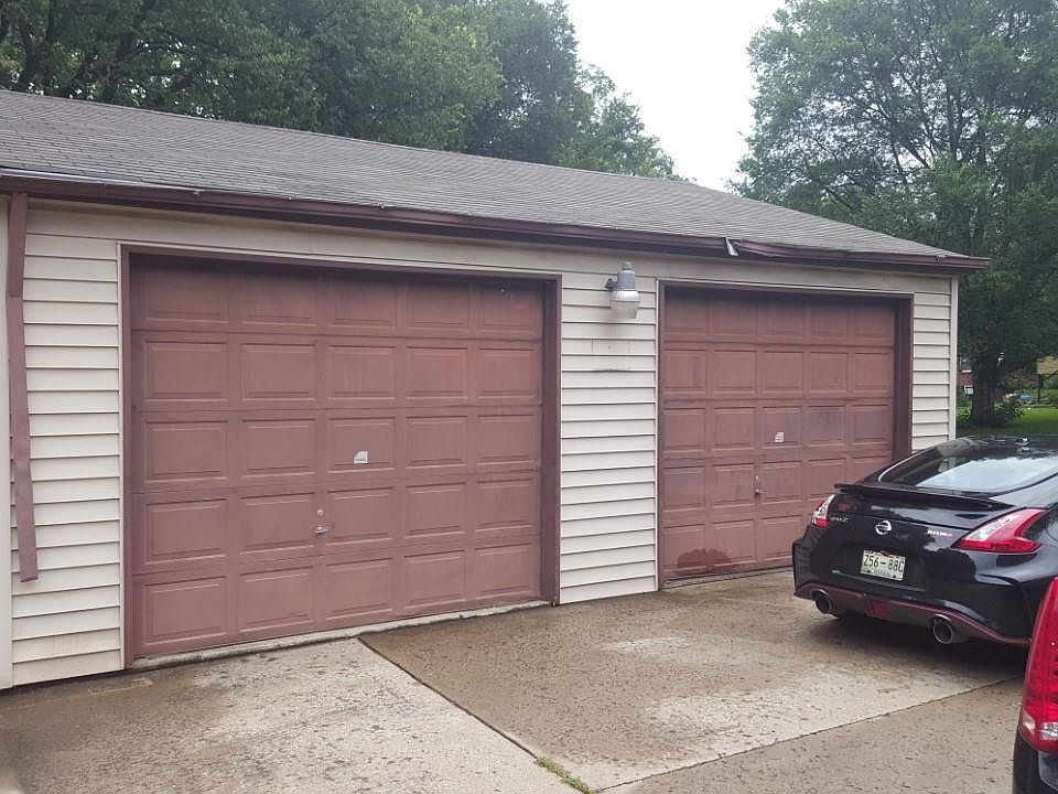 2nd image of 907 Lemont Dr