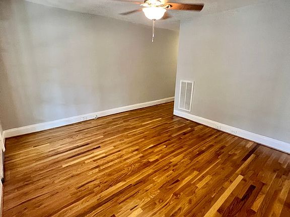 3rd image of 3020 Park Ave Uppr B