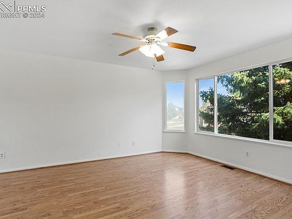 4th image of 377 Evans Blvd