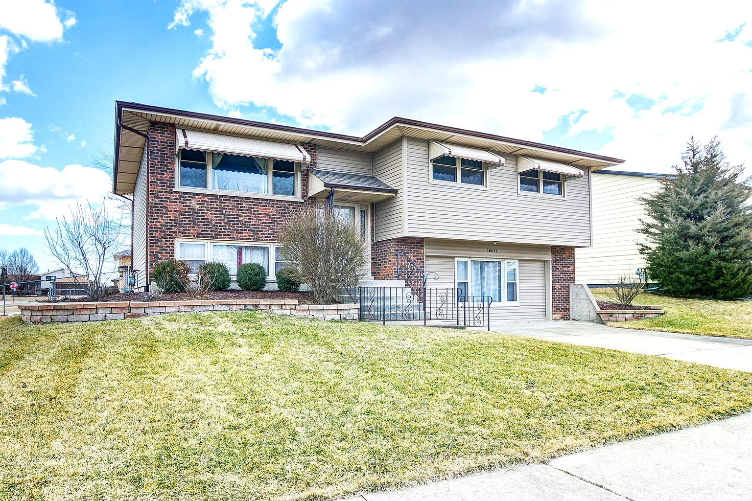 16611 Bristol Ln photo 1