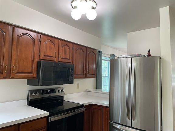 4th image of 7318 Vic Ct