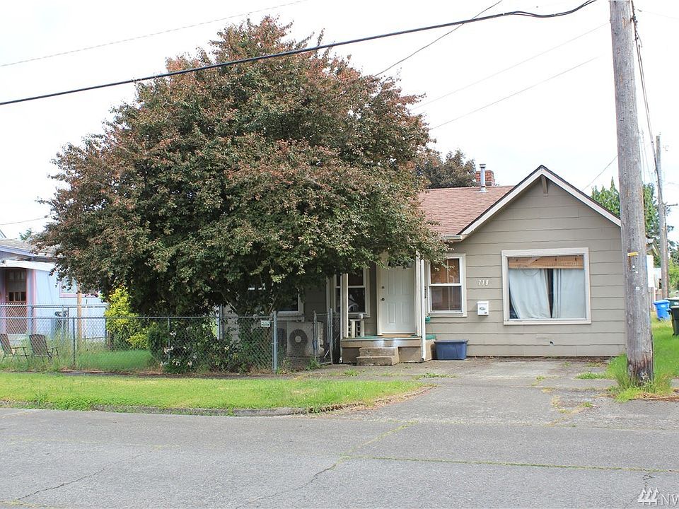 2 bedroom 1 bath home in the Edison District. Off street parking and small fenced side yard, great shade tree for those hot evenings. 