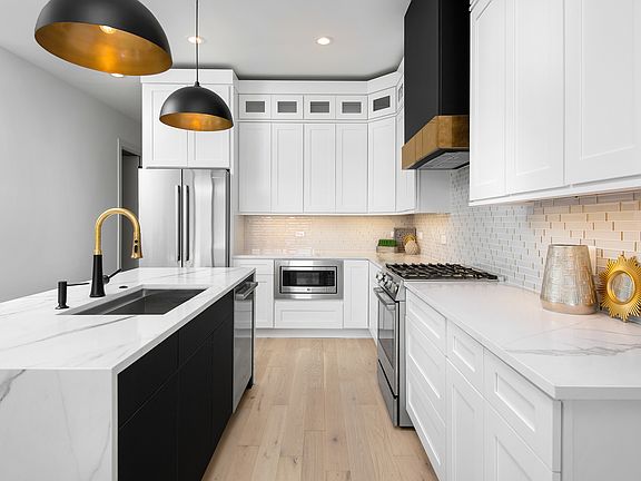3rd image of 1767 W Rosehill Dr #204