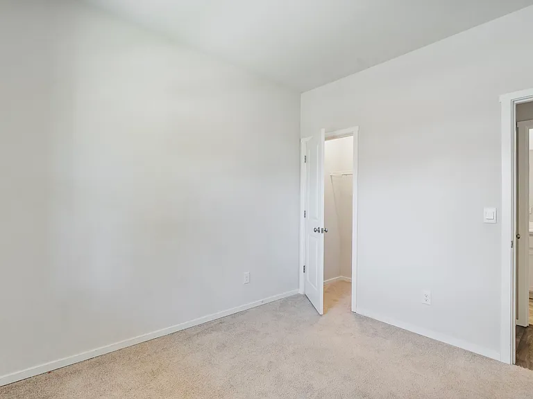 11604 NE 16th St — Photo 20