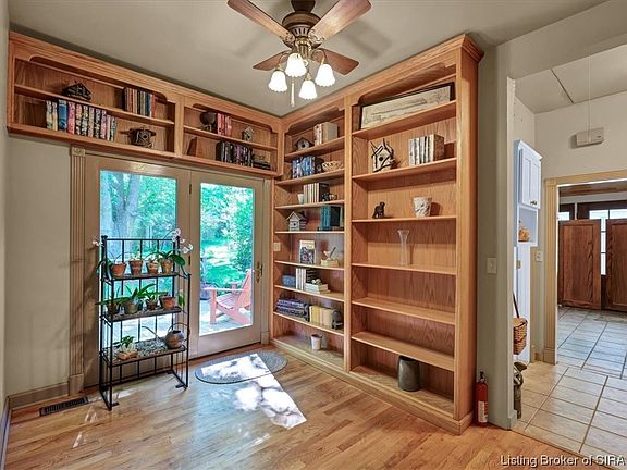 5th image of 323 Woodside Drive NW