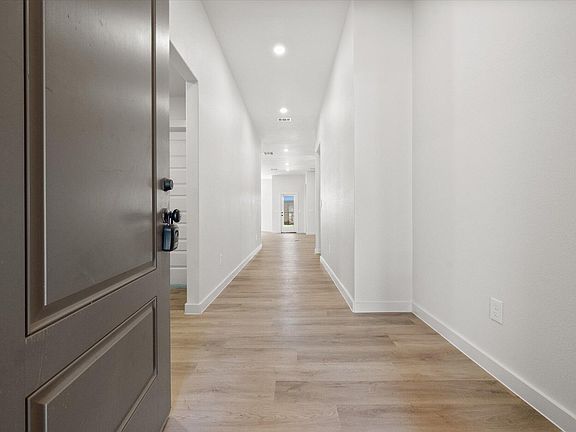 3rd image of 6919 53rd St