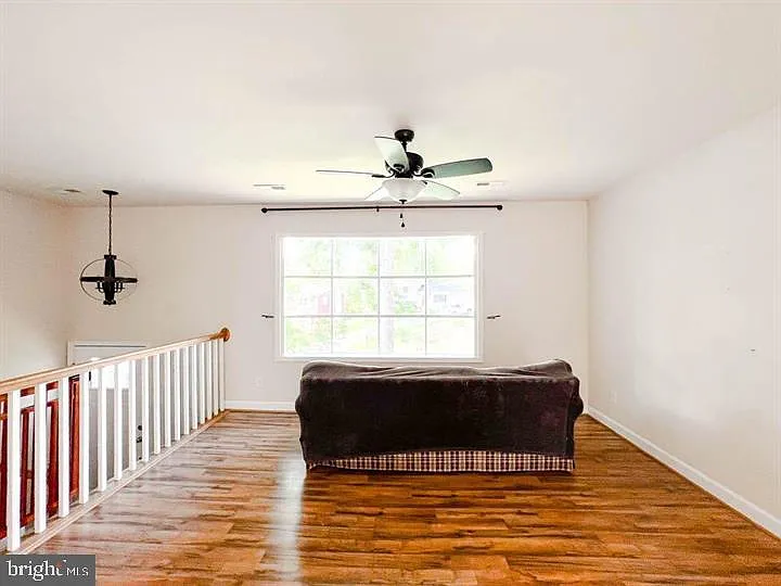 433 Deerwood Dr — Photo 3