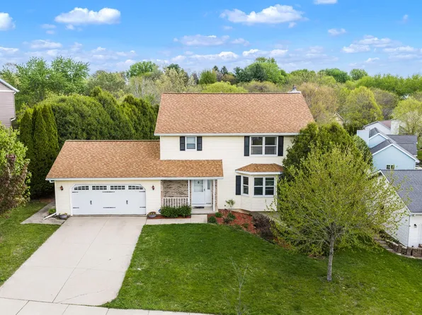 2941 Maple Run Dr, Madison, WI 53719