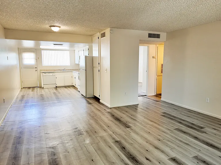 3363 W Harmont Dr #3 — Photo 5